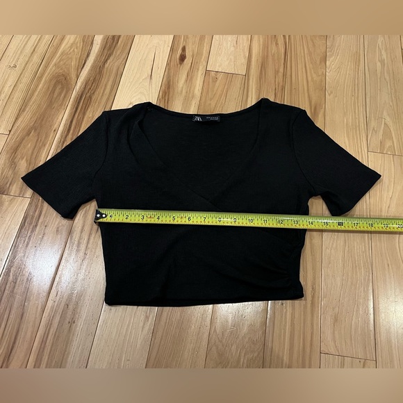 Zara Black Low Cut Crop Top Knit Shirt - Women’s Size Medium - Picture 5 of 5